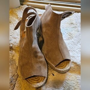 Kanna Peep Toe Wedge Sandal Size 40